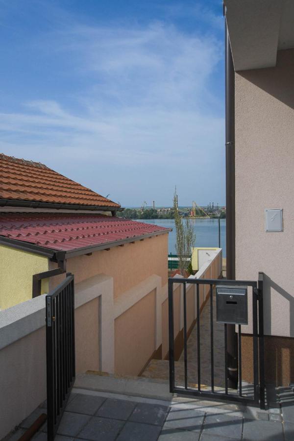 Apartment Plaza Kladovo Bagian luar foto